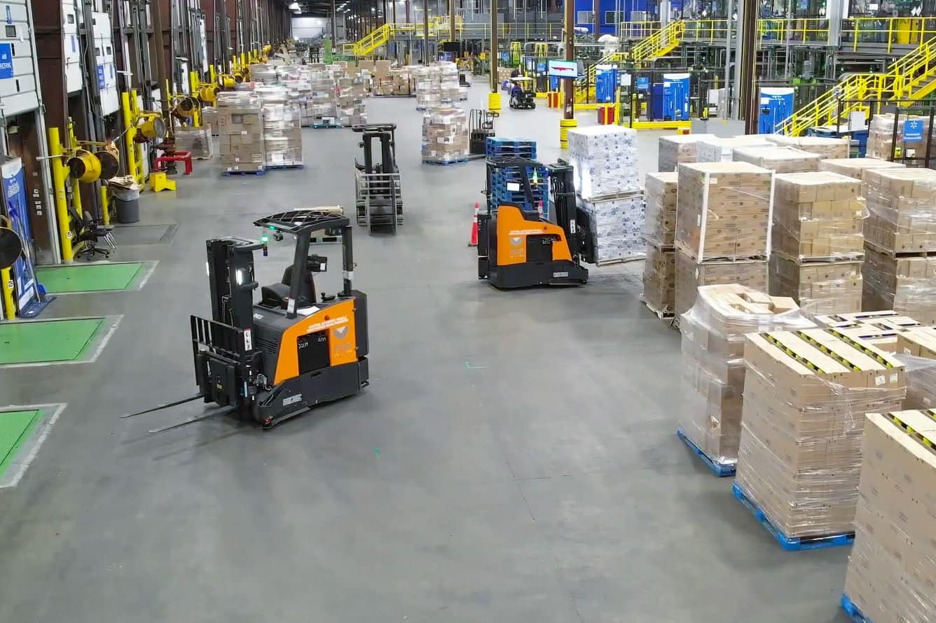 Robots can’t do all of Walmart’s heavy lifting yet